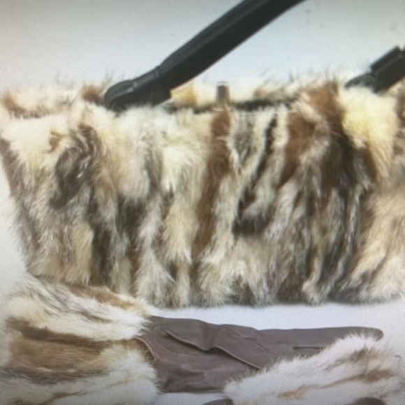 Gorgeous Mink fur purse with matching Mink  and leather gloves - Picture 9 of 12
